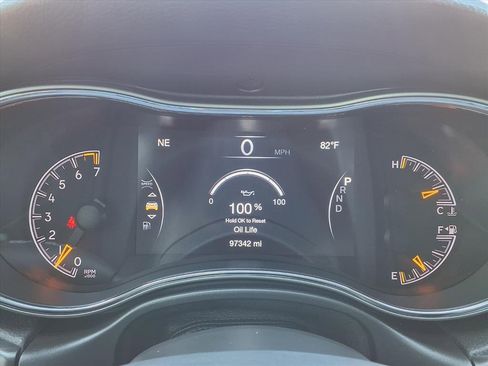 Used 2020 Jeep Grand Cherokee Altitude image 32