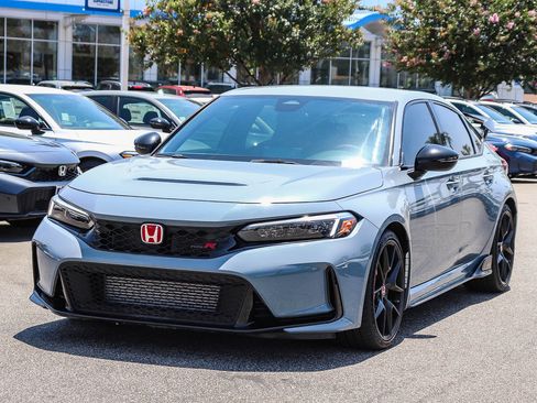 Used 2024 Honda Civic Type R image 3