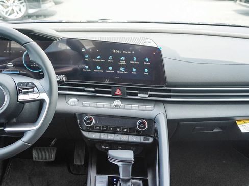 Certified 2025 Hyundai Elantra SEL FWD image 19