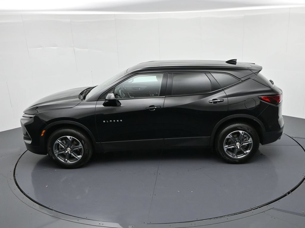 Used 2025 Chevrolet Blazer LT FWD image 18