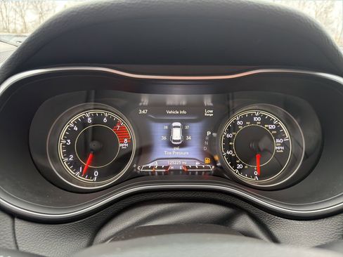 Used 2021 Jeep Cherokee Latitude Lux w/ Comfort/Convenience Group image 28