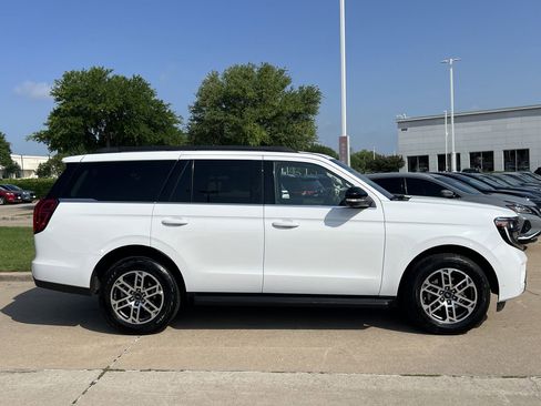 Used 2025 Ford Expedition Active image 3