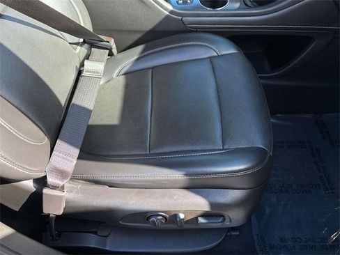 Used 2022 GMC Acadia SLT w/ Technology Package image 8