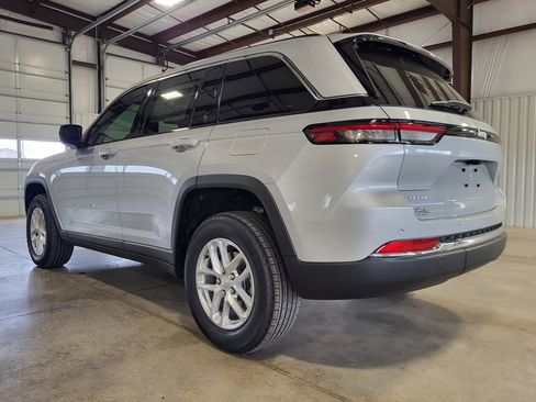 New 2025 Jeep Grand Cherokee Laredo w/ Luxury Tech Group I AWD/4WD image 3