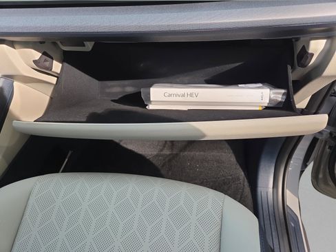 New 2026 Kia Carnival EX FWD image 24