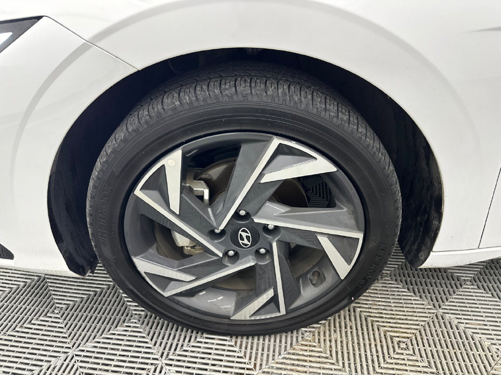 Used 2025 Hyundai Elantra Limited FWD image 13