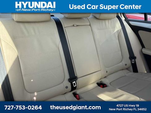 Used 2011 Volkswagen Jetta SEL image 9