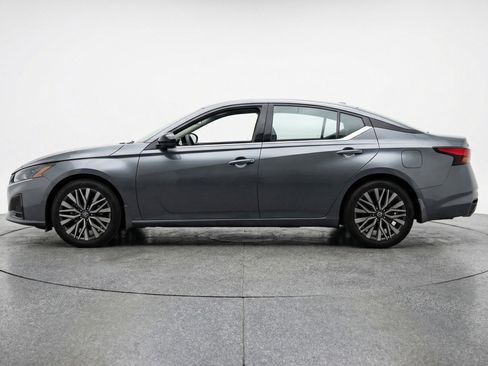 Used 2025 Nissan Altima 2.5 SV image 5