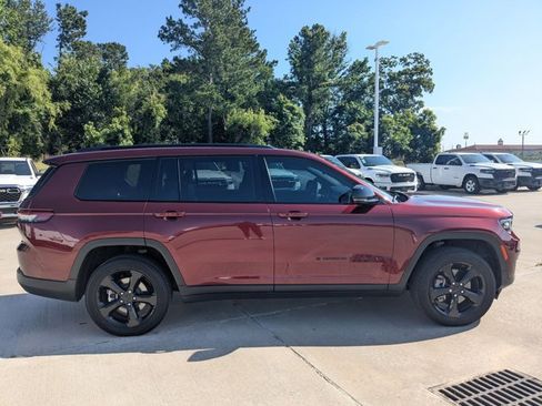 Used 2023 Jeep Grand Cherokee L Laredo RWD image 4