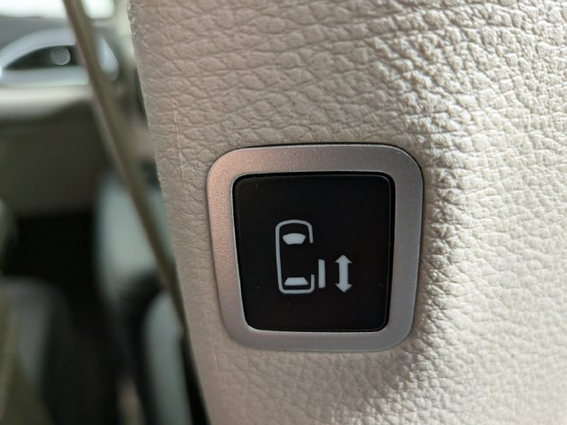Used 2024 Chrysler Pacifica Touring-L FWD image 37