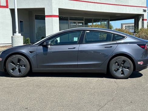 Used 2023 Tesla Model 3 Standard Range RWD image 9