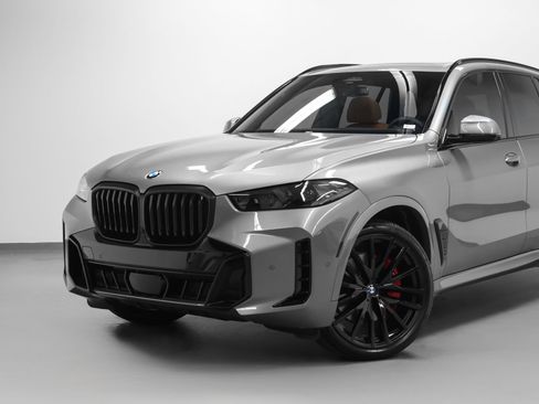 Used 2026 BMW X5 xDrive40i w/ M Sport Package AWD/4WD image 6
