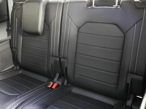 Used 2024 Volkswagen Atlas SEL AWD/4WD image 38