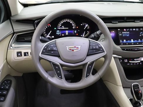Used 2017 Cadillac XT5 Luxury w/ Driver Awareness Package AWD/4WD image 13