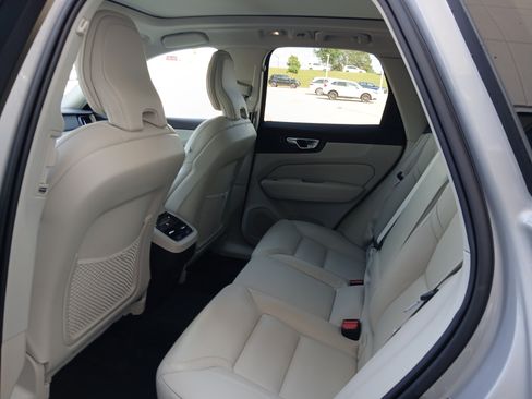 Used 2022 Volvo XC60 B6 Inscription AWD/4WD image 9