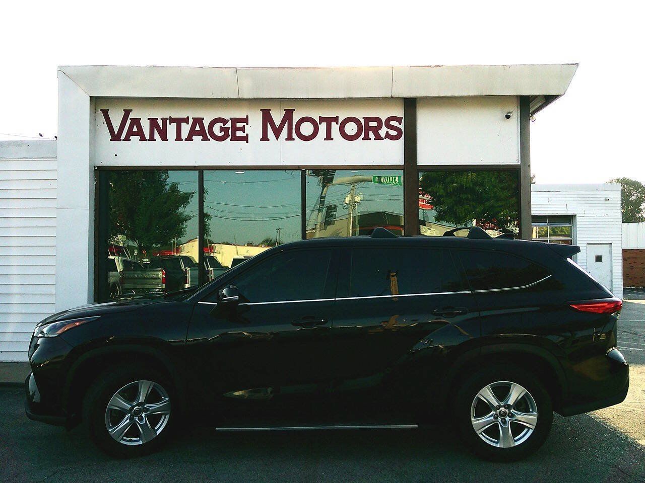 Used 2021 Toyota Highlander L FWD image 9