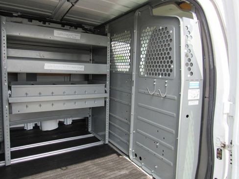 Used 2015 Chevrolet Express 2500 RWD image 16