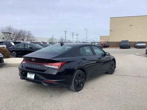 Certified 2023 Hyundai Elantra SEL w/ Preferred Accessory Package image 6