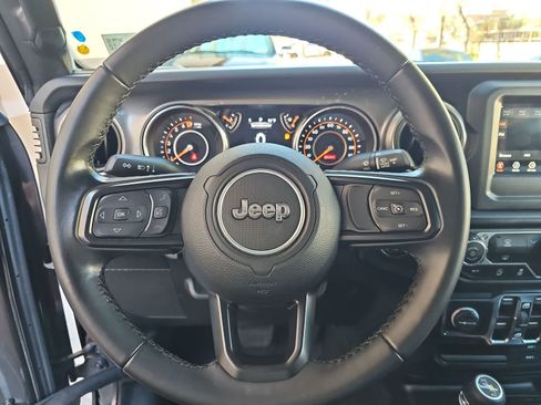 Used 2022 Jeep Gladiator Sport AWD/4WD image 19