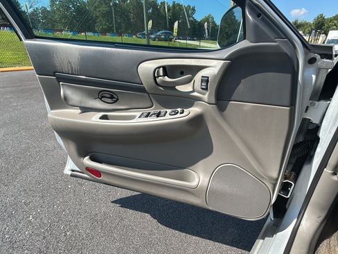 Used 2004 Chevrolet Impala LS w/ Preferred Equipment Group FWD image 18