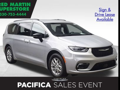 New 2026 Chrysler Pacifica Select