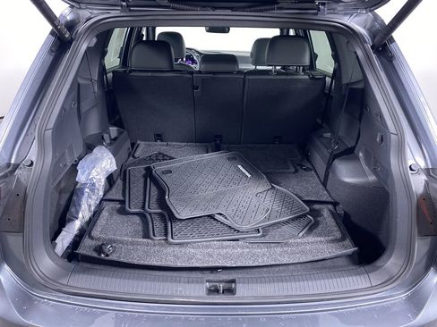 Used 2024 Volkswagen Tiguan SE R-Line image 14