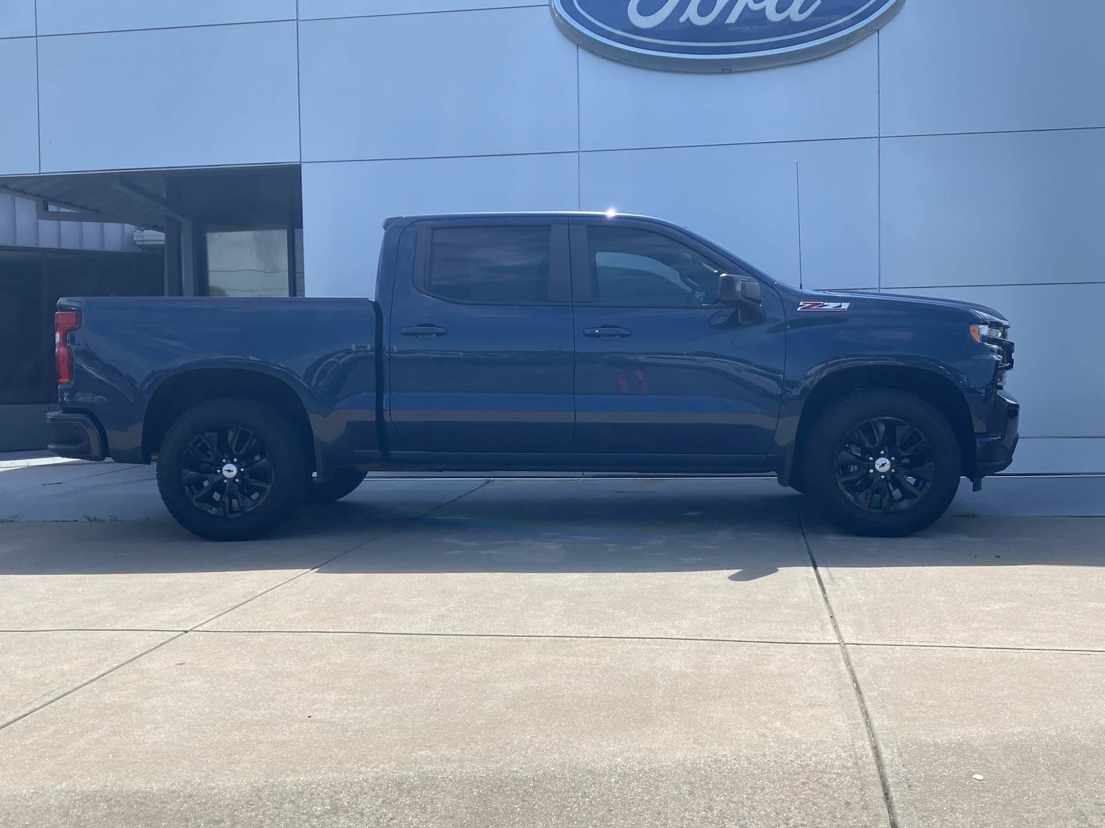 Used 2022 Chevrolet Silverado 1500 RST AWD/4WD image 3