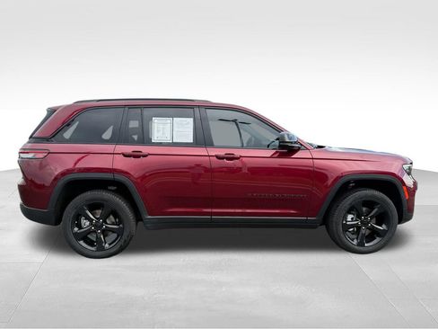 Used 2023 Jeep Grand Cherokee Limited w/ Black Appearance Package RWD image 30