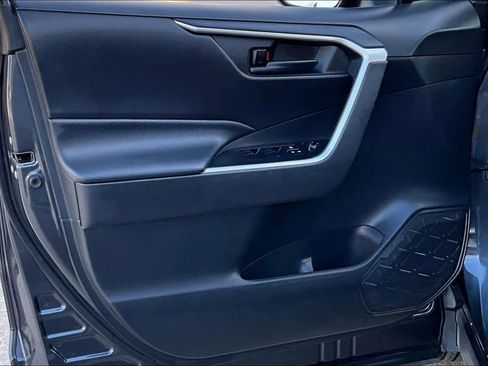 Used 2021 Toyota RAV4 LE image 22