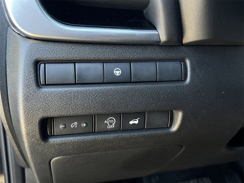 Certified 2025 Nissan Rogue SV image 15