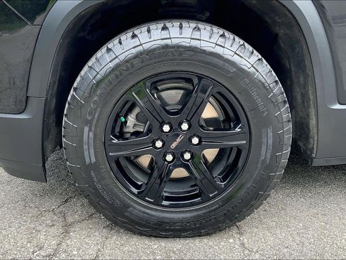 Used 2023 GMC Acadia AT4 w/ Technology Package AWD/4WD image 9