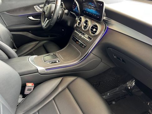 Used 2020 Mercedes-Benz GLC 300 4MATIC image 19