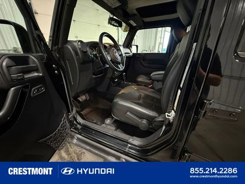 Used 2015 Jeep Wrangler Unlimited Sahara AWD/4WD image 22