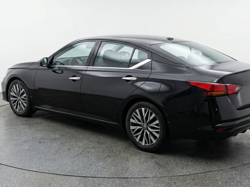 Used 2025 Nissan Altima 2.5 SV image 6