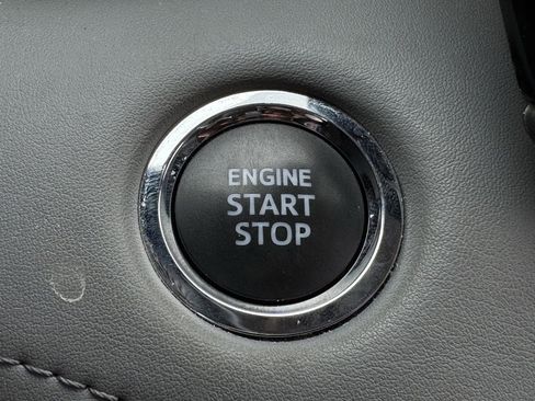 Used 2023 Toyota Highlander XLE FWD image 22
