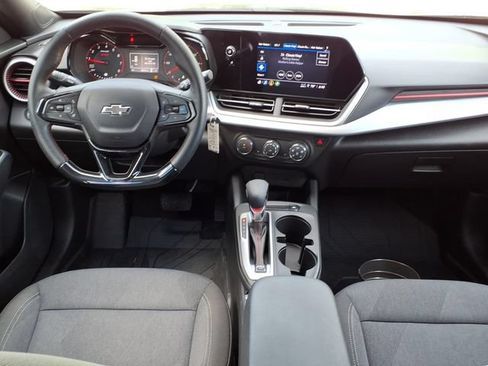 Used 2024 Chevrolet Trax RS w/ Sunroof Package FWD image 8