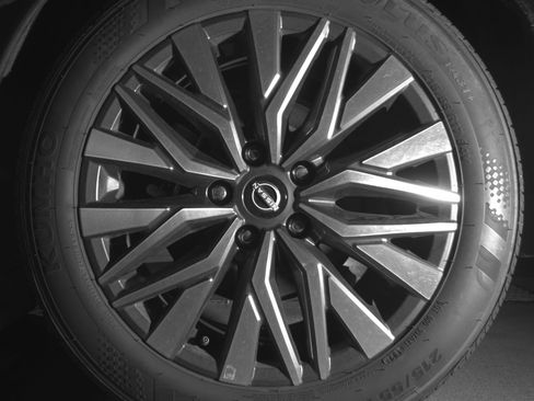 Used 2025 Nissan Altima 2.5 SV FWD image 14