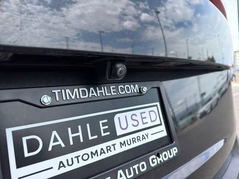 Used 2025 Kia Carnival FWD image 6