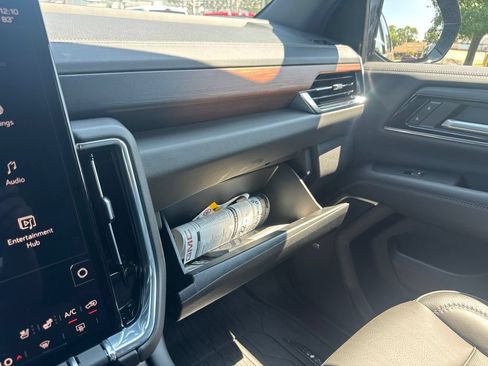 Used 2025 GMC Yukon Denali w/ Advanced Technology Package AWD/4WD image 47