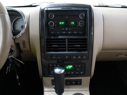 Used 2009 Ford Explorer Sport Trac Limited image 21