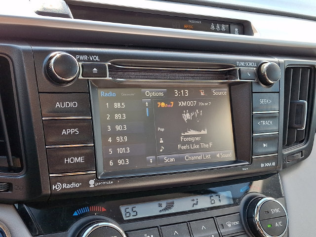 Used 2018 Toyota RAV4 XLE AWD/4WD image 17