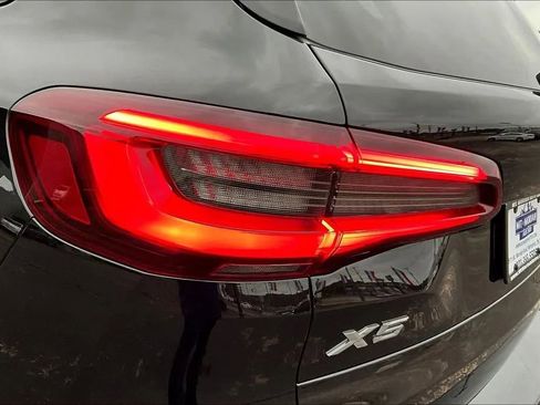 Used 2022 BMW X5 xDrive40i w/ M Sport Package AWD/4WD image 23