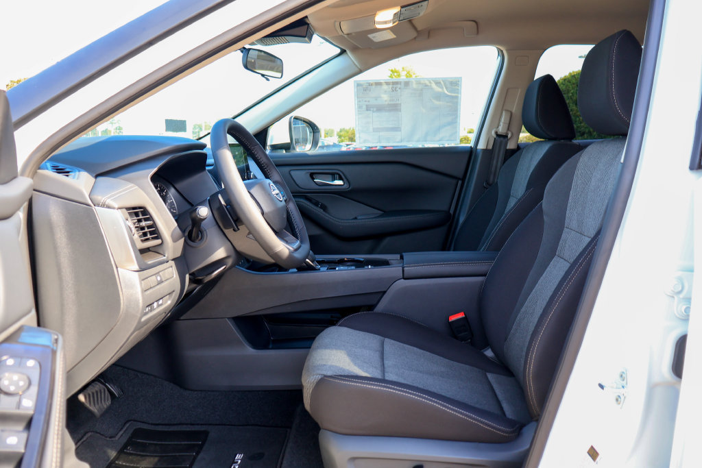 New 2026 Nissan Rogue SV FWD image 7