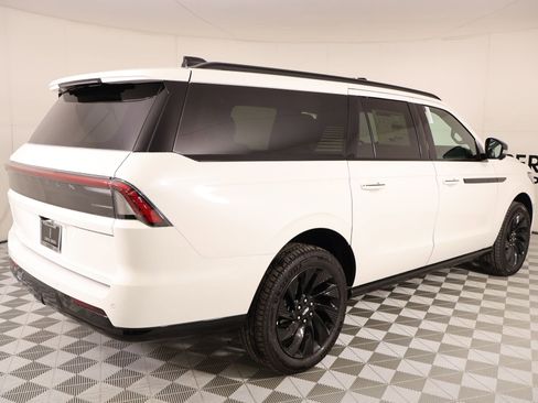 New 2026 Lincoln Navigator L Reserve AWD/4WD image 22