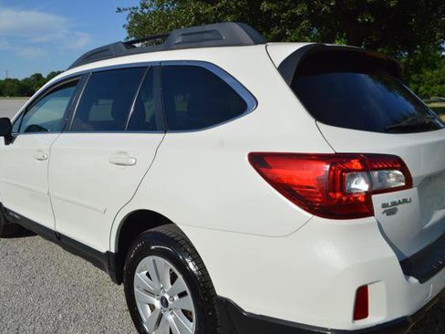 Used 2015 Subaru Outback 2.5i Premium AWD/4WD image 4