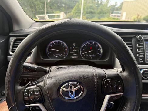 Used 2015 Toyota Highlander Limited Platinum AWD/4WD image 13