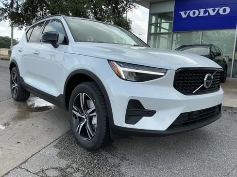 New 2026 Volvo XC40 B5 Core AWD/4WD image 1