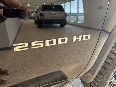 Used 2025 Chevrolet Silverado 2500 ZR2 w/ Technology Package AWD/4WD image 7