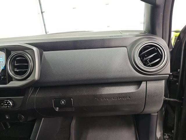 Used 2017 Toyota Tacoma TRD Sport w/ Tow Package (A/T) AWD/4WD image 39