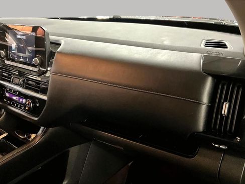 Used 2025 Nissan Pathfinder SV AWD/4WD image 17